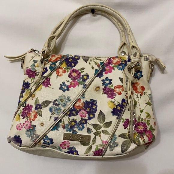 Jessica Simpson Handbags - Jessica Simpson floral purse. Great for spring and summer. 12”x8”x3.5”